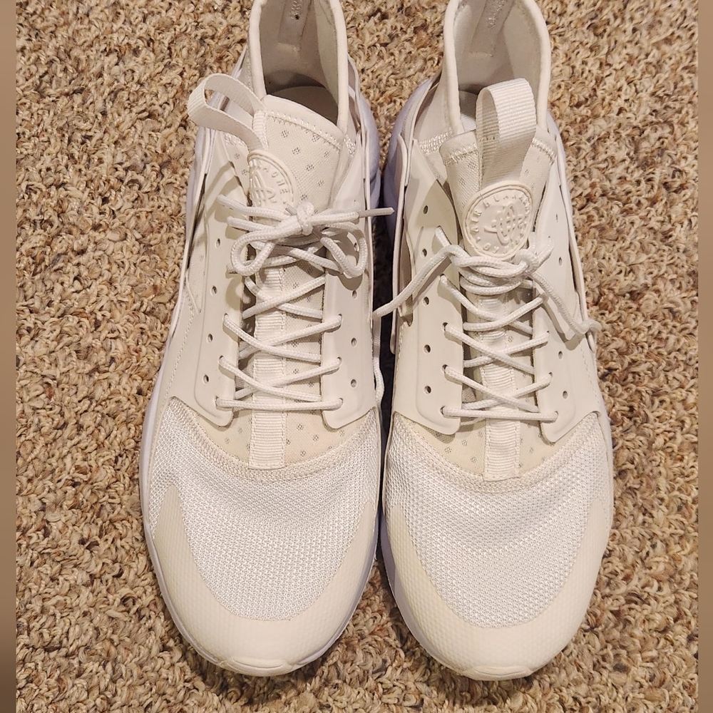 White Nike Huarache Size 11